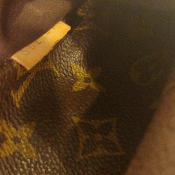 Authentic Louis vuitton menilmontant crossbody - Picture 14 of 14